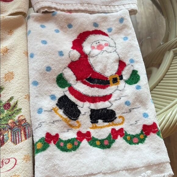 Festive Holiday Towels with Christmas Tree and Santa Design - Picture 4 of 10